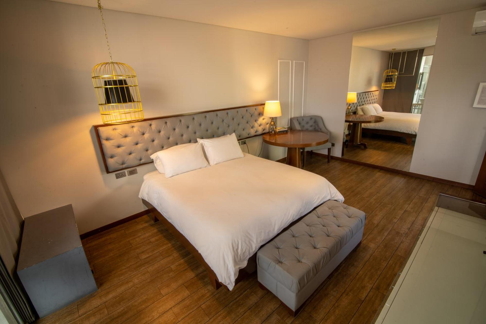 Cosmopolitano Hotel Boutique Santa Cruz de La Sierra Exterior foto A bedroom at the hotel