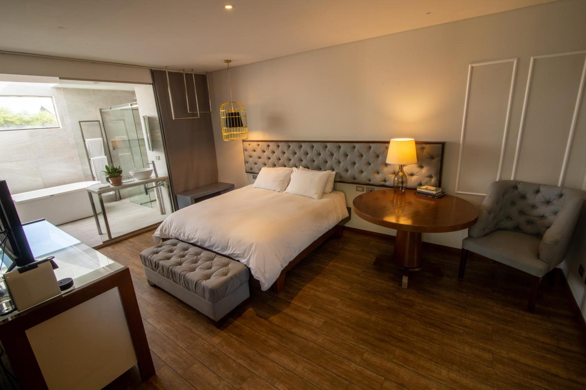 Cosmopolitano Hotel Boutique Santa Cruz de La Sierra Exterior foto A bedroom at the hotel