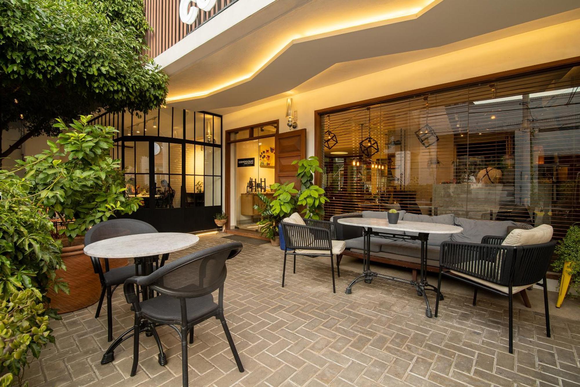 Cosmopolitano Hotel Boutique Santa Cruz de La Sierra Exterior foto The hotel's courtyard
