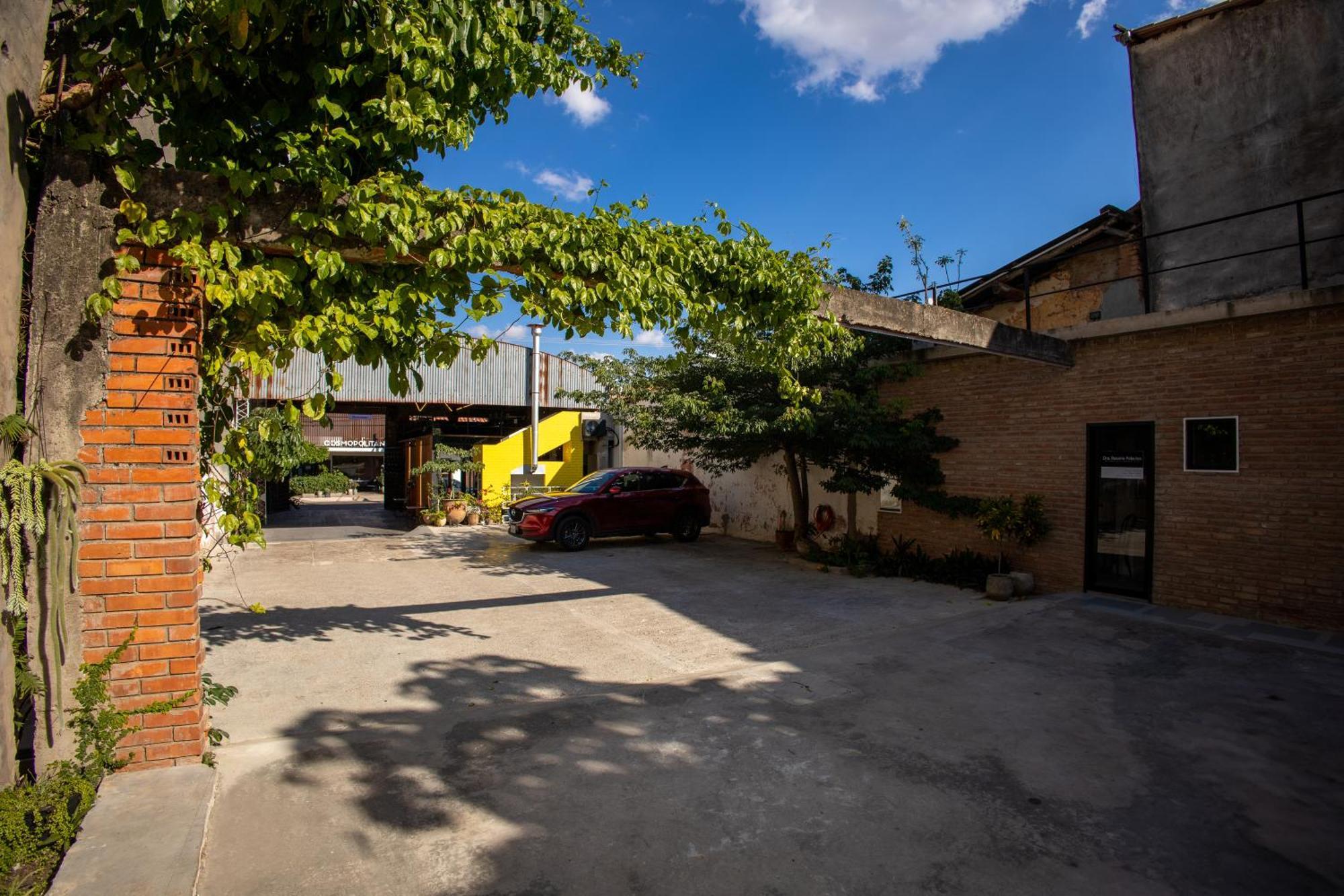Cosmopolitano Hotel Boutique Santa Cruz de La Sierra Exterior foto The courtyard of the winery
